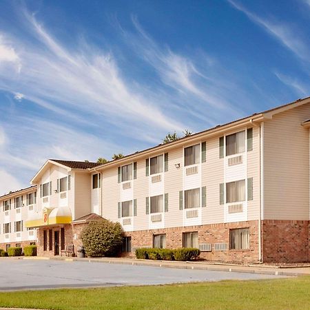 Super 8 By Wyndham Fayetteville Exteriör bild