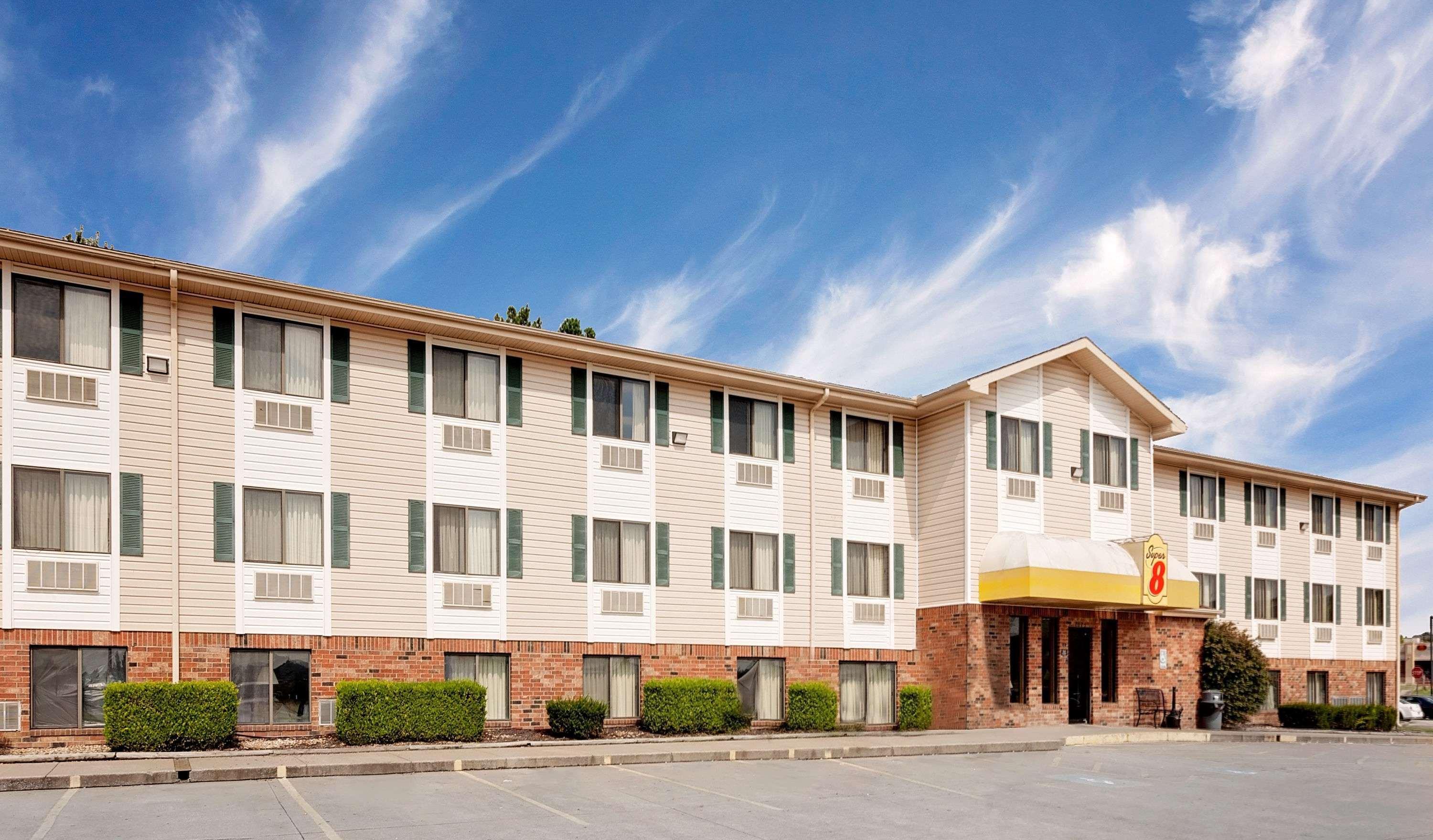 Super 8 By Wyndham Fayetteville Exteriör bild
